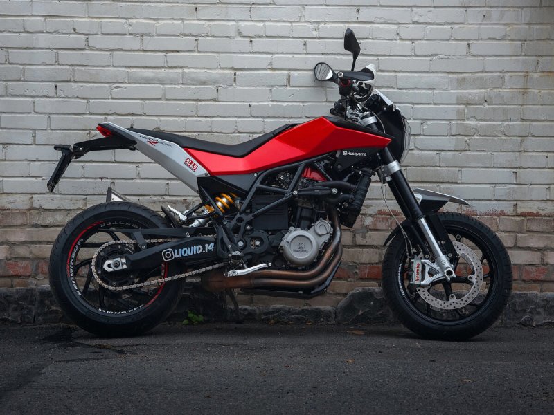 Husqvarna nuda 900r Carbon