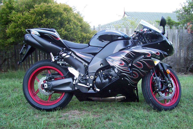 Спортбайк Кавасаки ниндзя красный