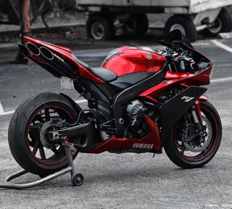 Спортбайк Ямаха r1 красный