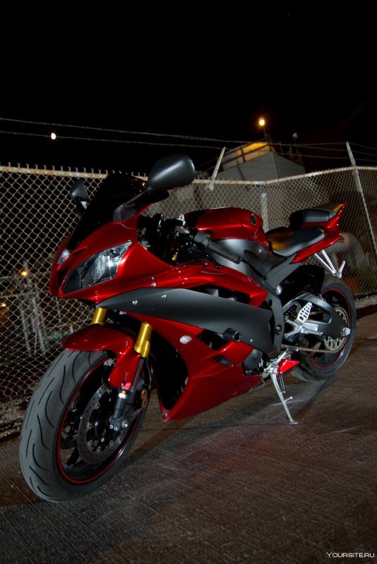 Yamaha r6 Red