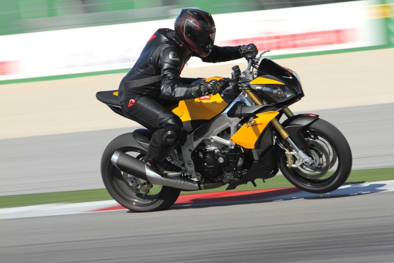 Априлия мотоциклы Нэкед