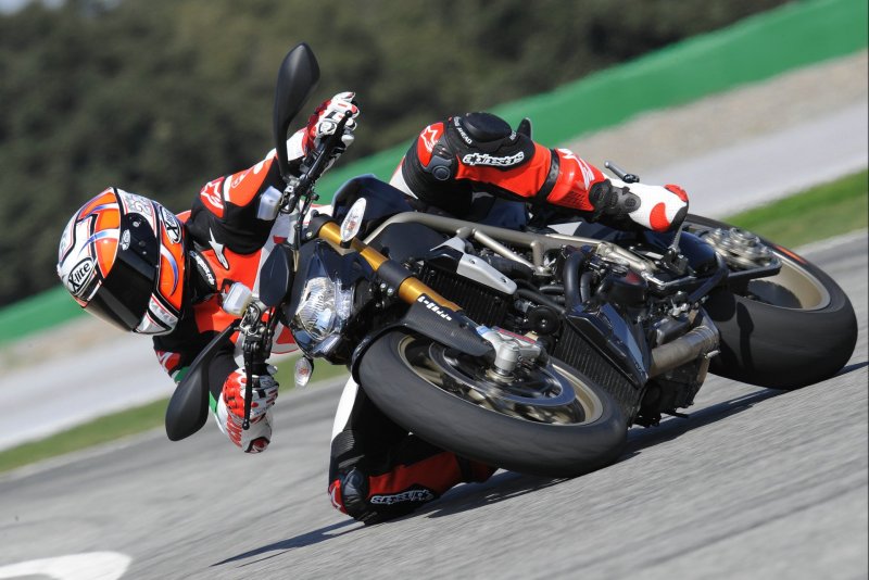 Мотоцикл Дукати гонки