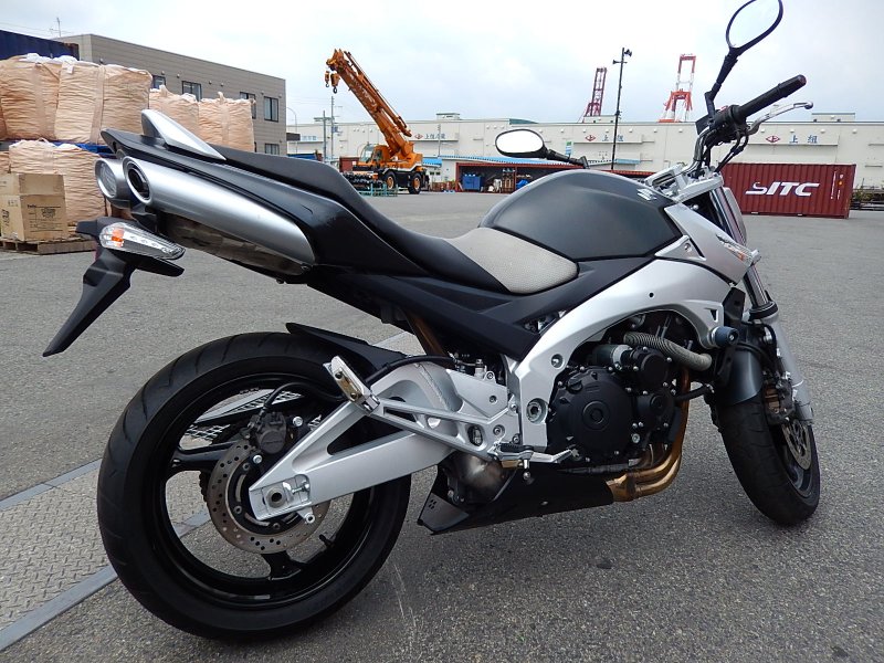 Suzuki GSR 400