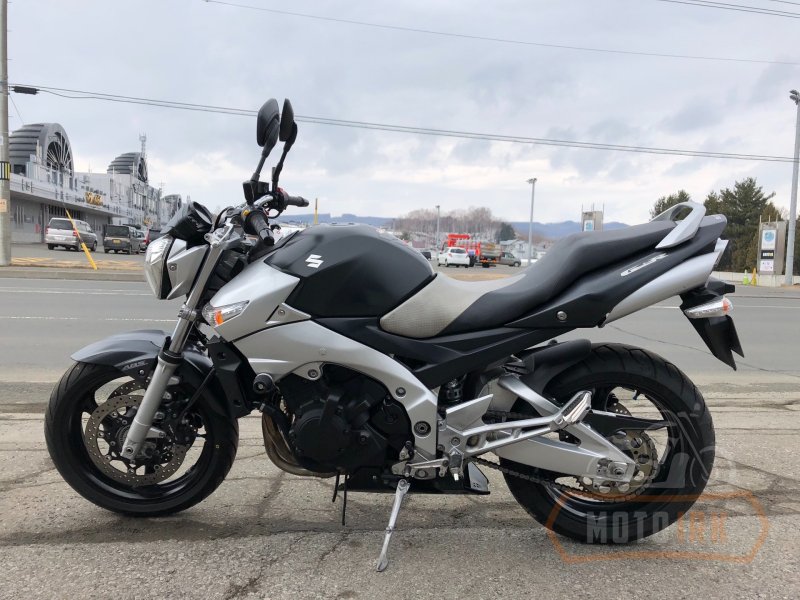 Мотоцикл Suzuki GSR 400