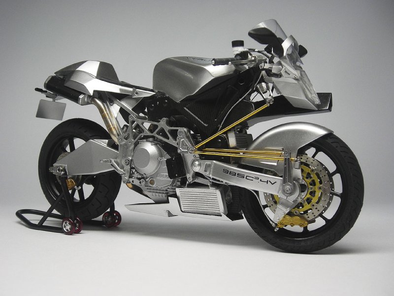 Vyrus 985