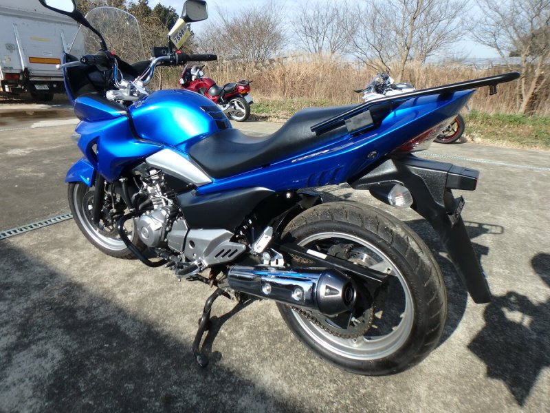 Suzuki GSR 250