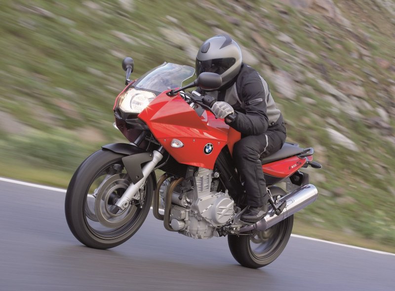 BMW f800st красный