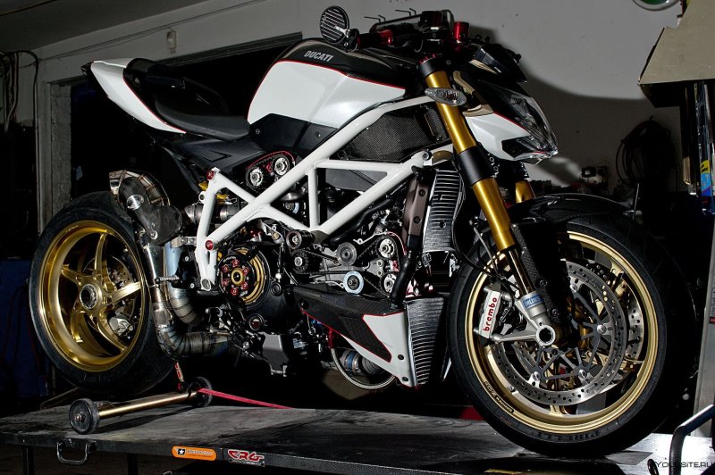 Мотоцикл Ducati Streetfighter