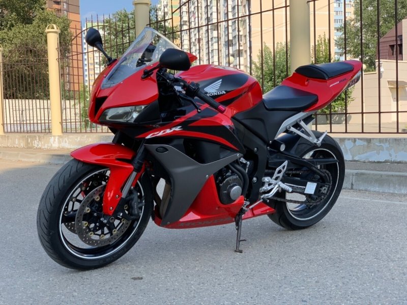 Honda cbr600rr красный