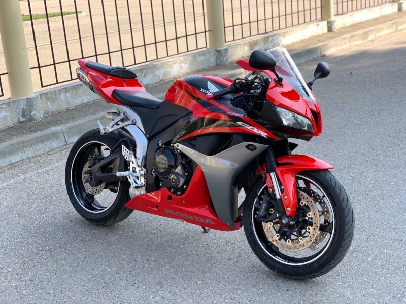Honda CBR 600 красный
