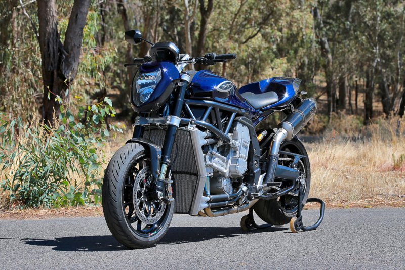 Honda v8 мотоцикл
