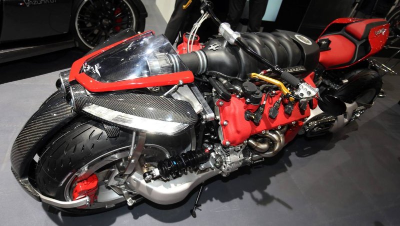 Мотоцикл Мазерати v8