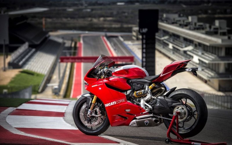Дукати 1199 Panigale Superbike