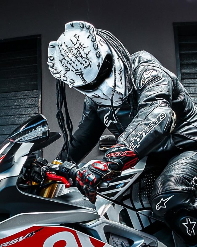 Predator Helmet Moto