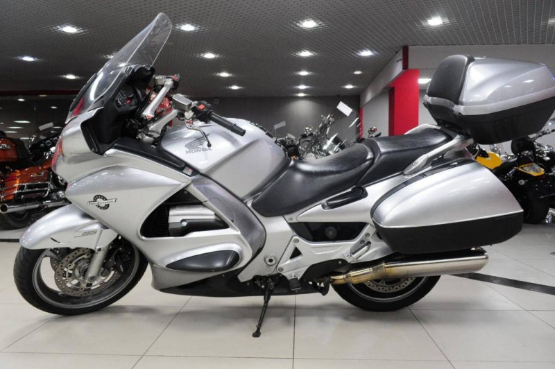 Honda st1300