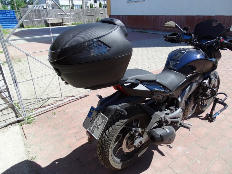Bajaj Dominar 400 с кофрами
