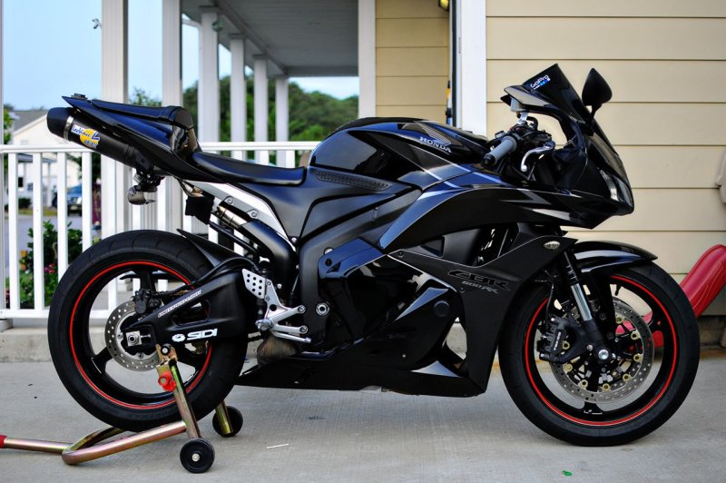 Honda cbr600rr в черном цвете