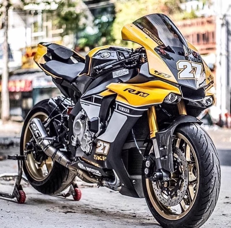 Yamaha r1 Custom