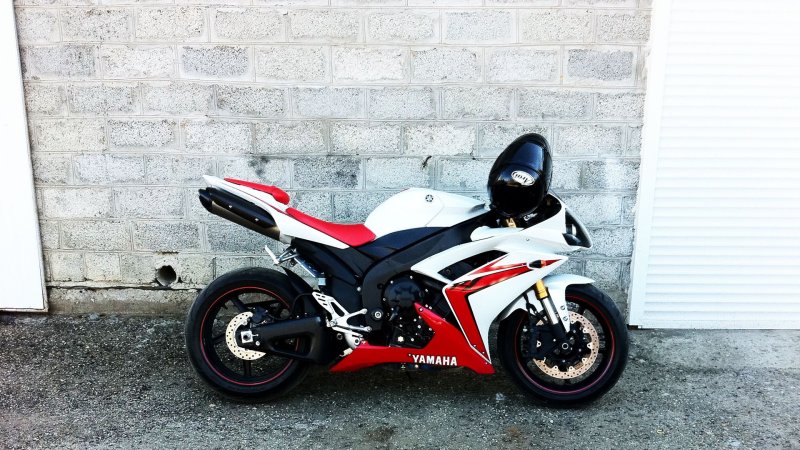 Yamaha r1 белый