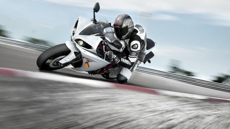 Ямаха r1
