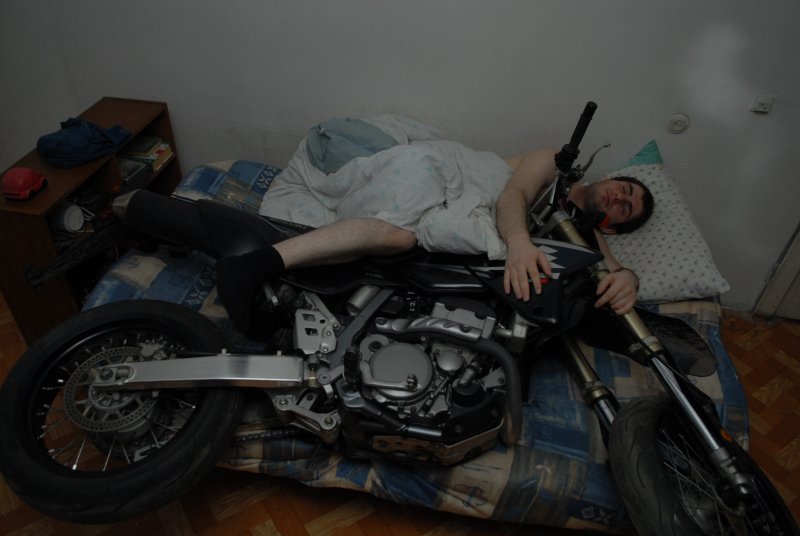 В постели с мотоциклом
