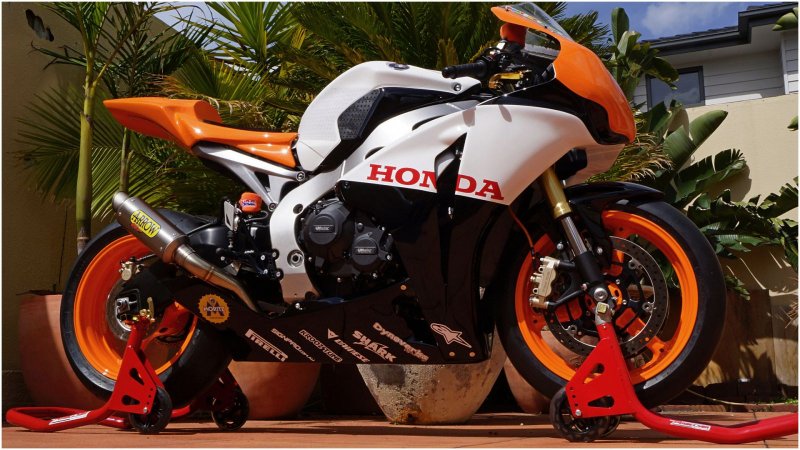 Honda CBR 1000 RR оранжевый