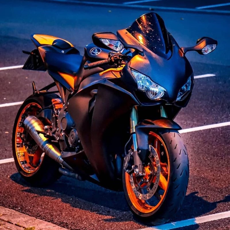 Honda спортбайк оранжевый