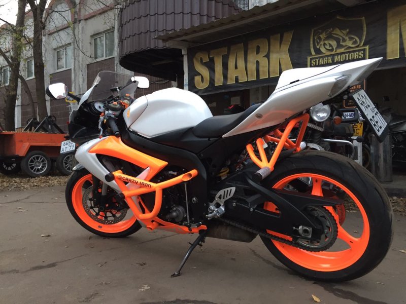 Suzuki GSX- R оранжевый