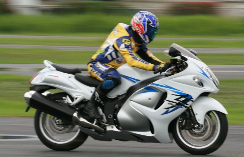 Suzuki GSX 1400 Хаябуса