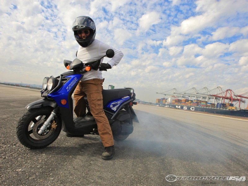 Yamaha Zuma стант