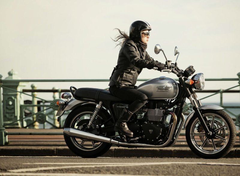 Triumph Bonneville 2014 с Райдером