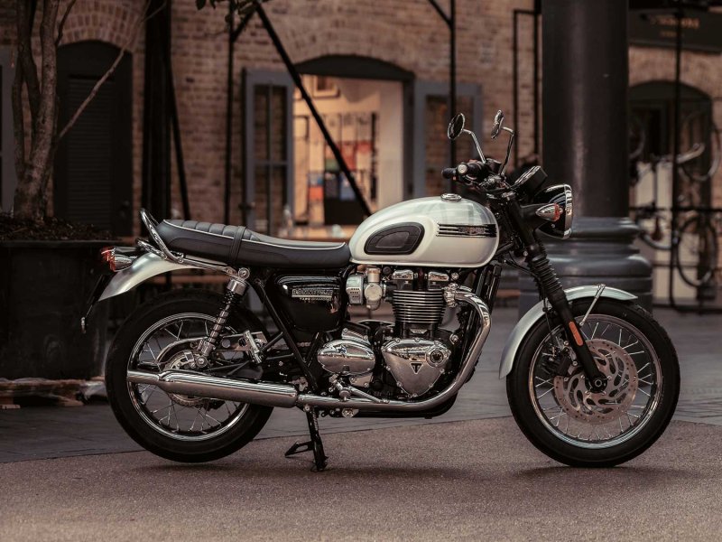 Triumph Bonneville три метра над уровнем