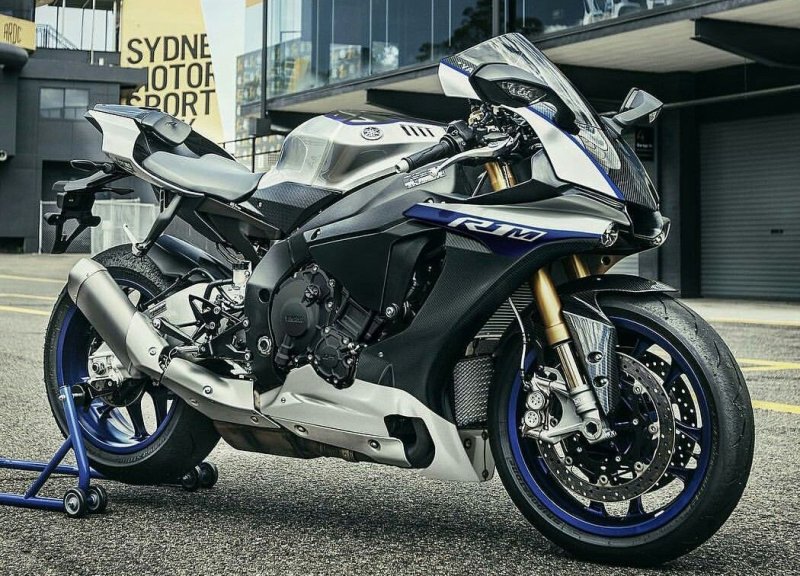 Yamaha r6 r1 r1m