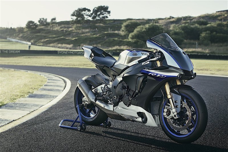 Yamaha r1 новая