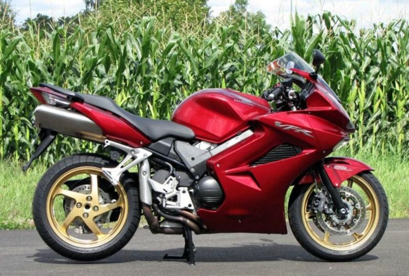 Honda VFR 800 красный