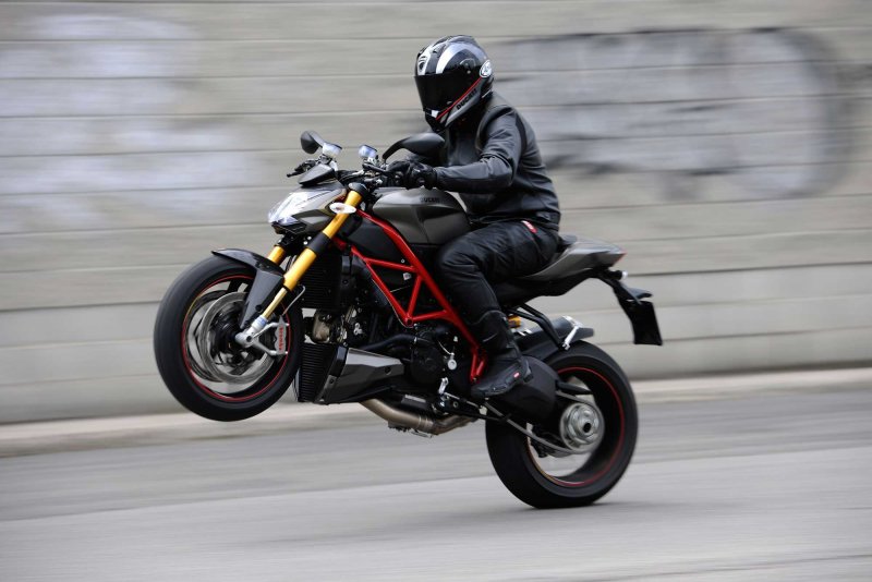 Moto Ducati Street Fighter