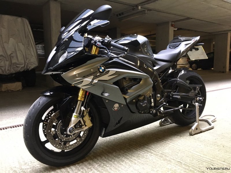 БМВ 1000 RR черный