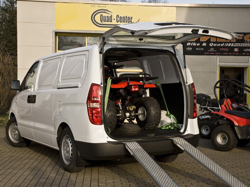 Мотоцикл в Hyundai Grand Starex