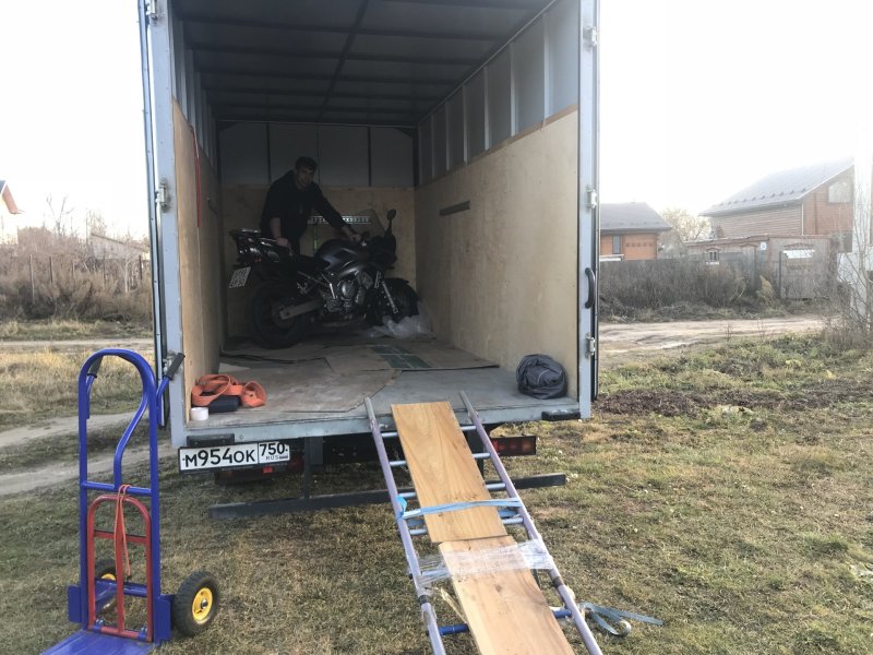 Коемплерие мотоцикла в кузове газели