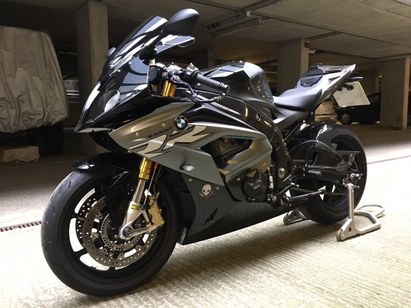 БМВ 1000 RR черный