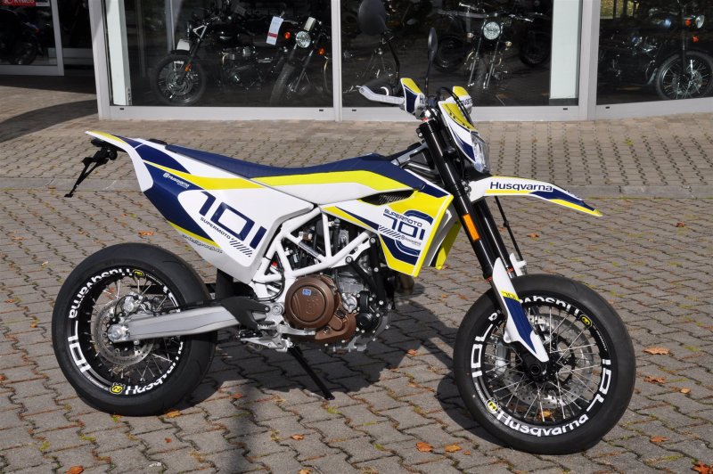 Супермото Husqvarna 701