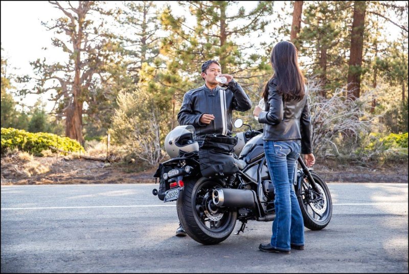 Honda Rebel 1100 с пассажиром