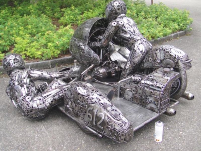 Мото скульптура