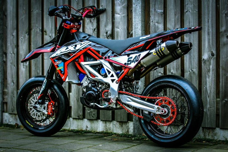 Мотард Aprilia 550