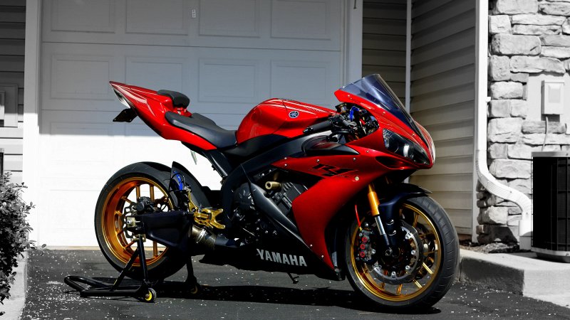 Yamaha YZF-r1 красный