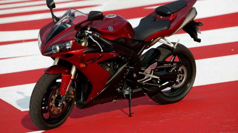 Yamaha YZF-r1 красный