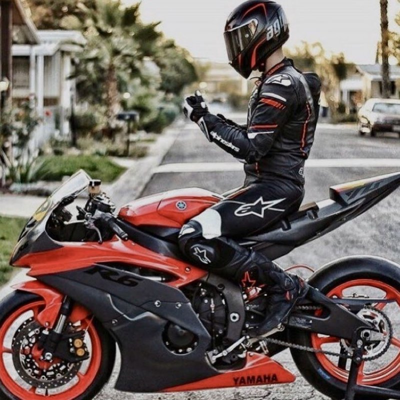 Yamaha r6 Red