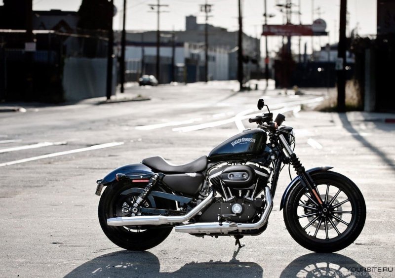 Мотоцикл Harley-Davidson Iron 883