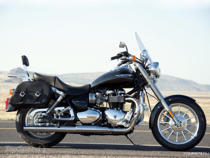 Triumph America 900