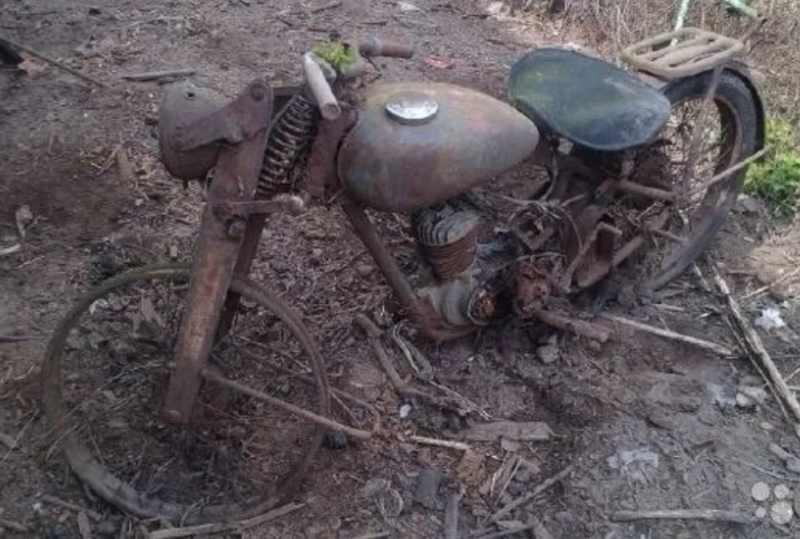 Мотоцикл Минск Ржавый